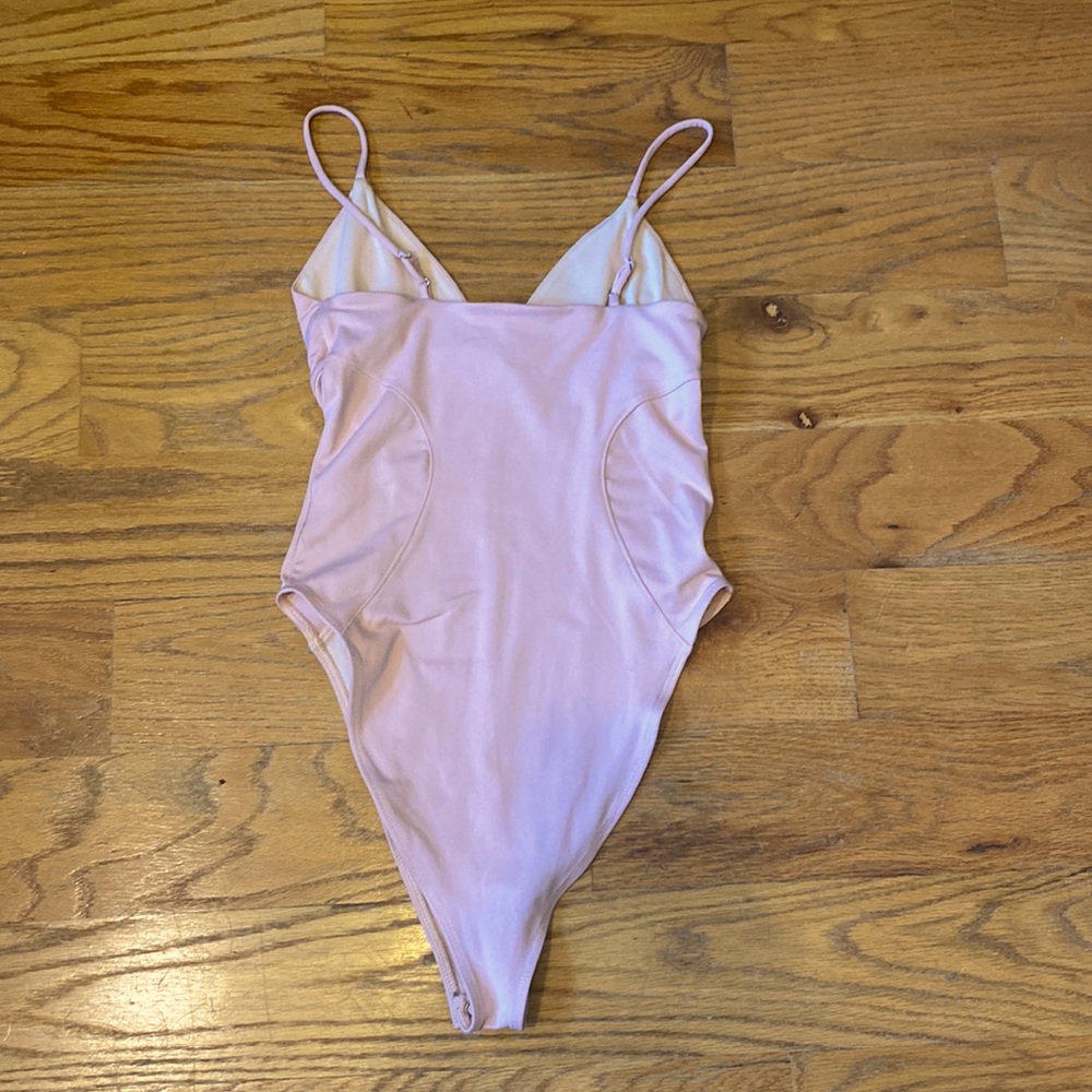 Good American Not So Basic Blush Cami Bodysuit In… - image 6